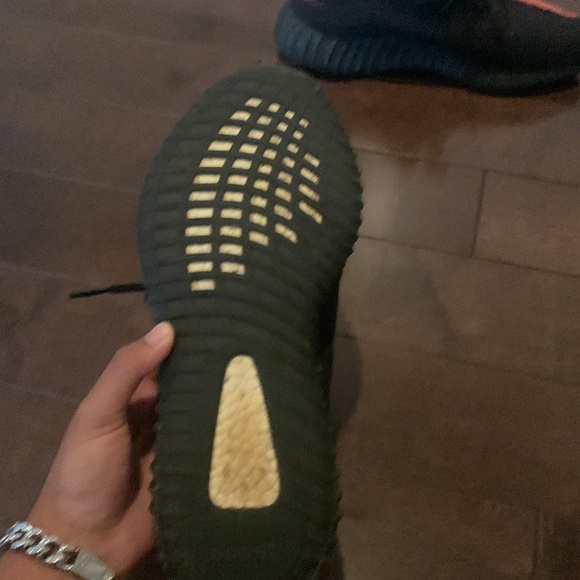 Yeezy 350 Red Stripe - Picture 4 of 7